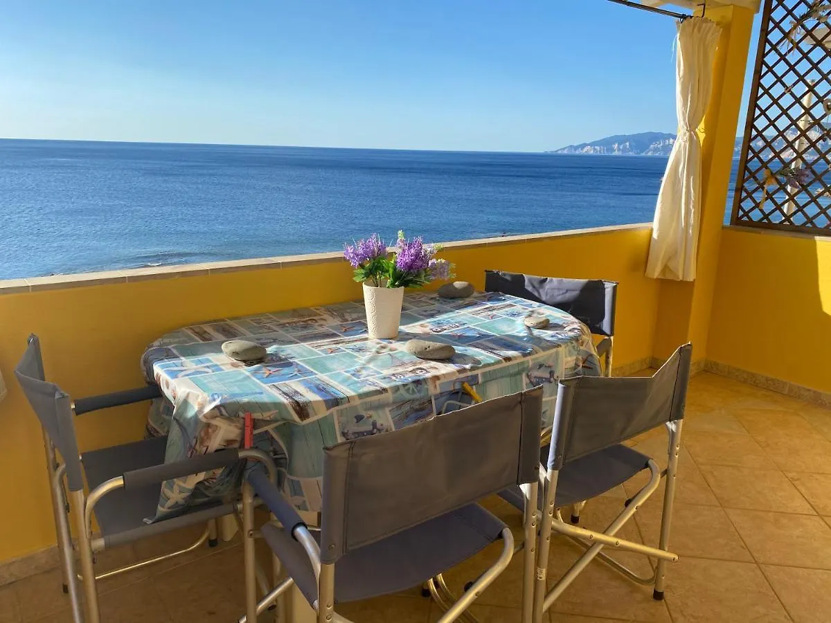La Casa Gialla Cala Gonone 0*,  Italia